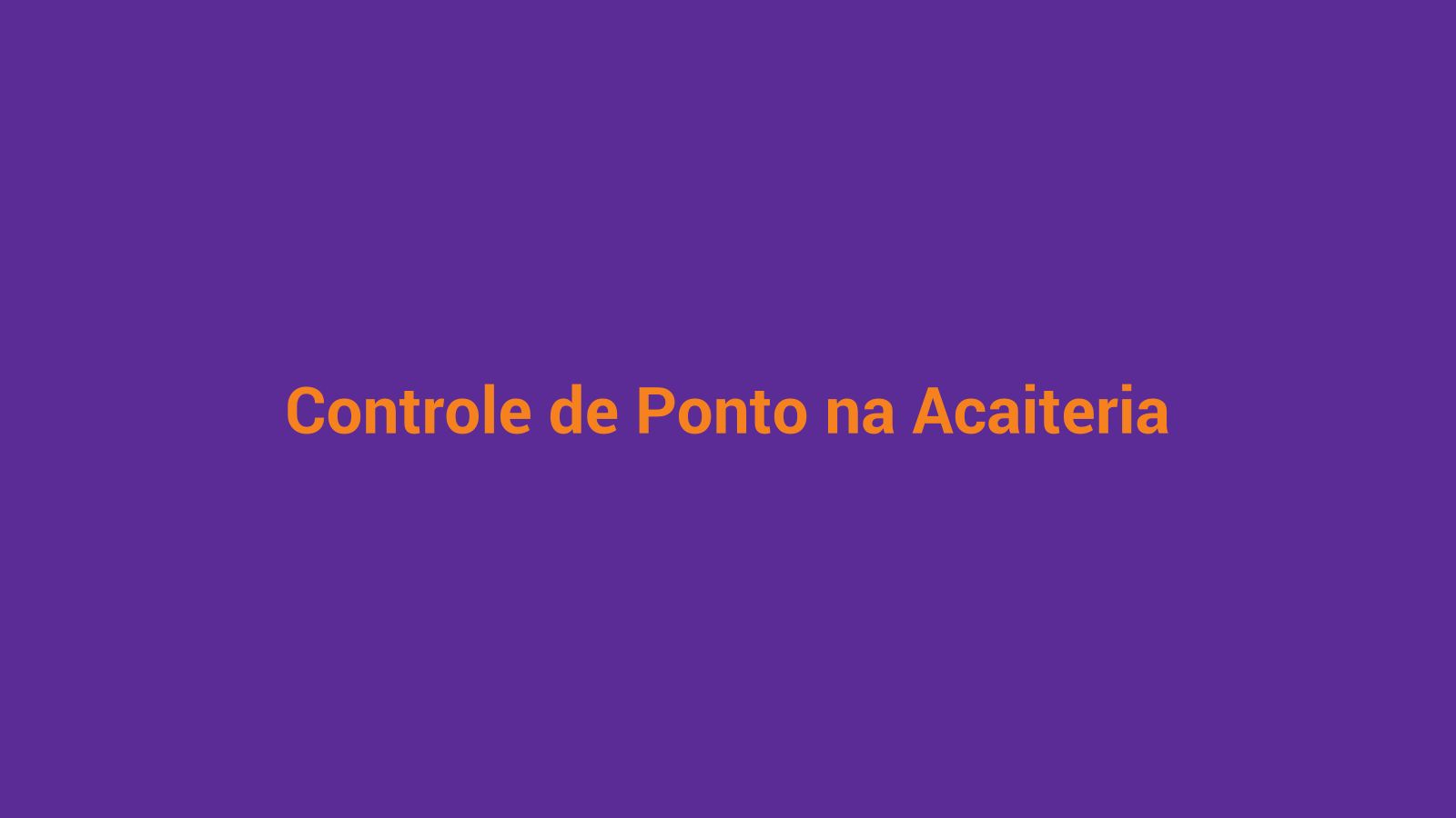 Funcionário de açaiteria marcando ponto de entrada — controle de jornada na prática